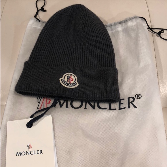 moncler skull cap